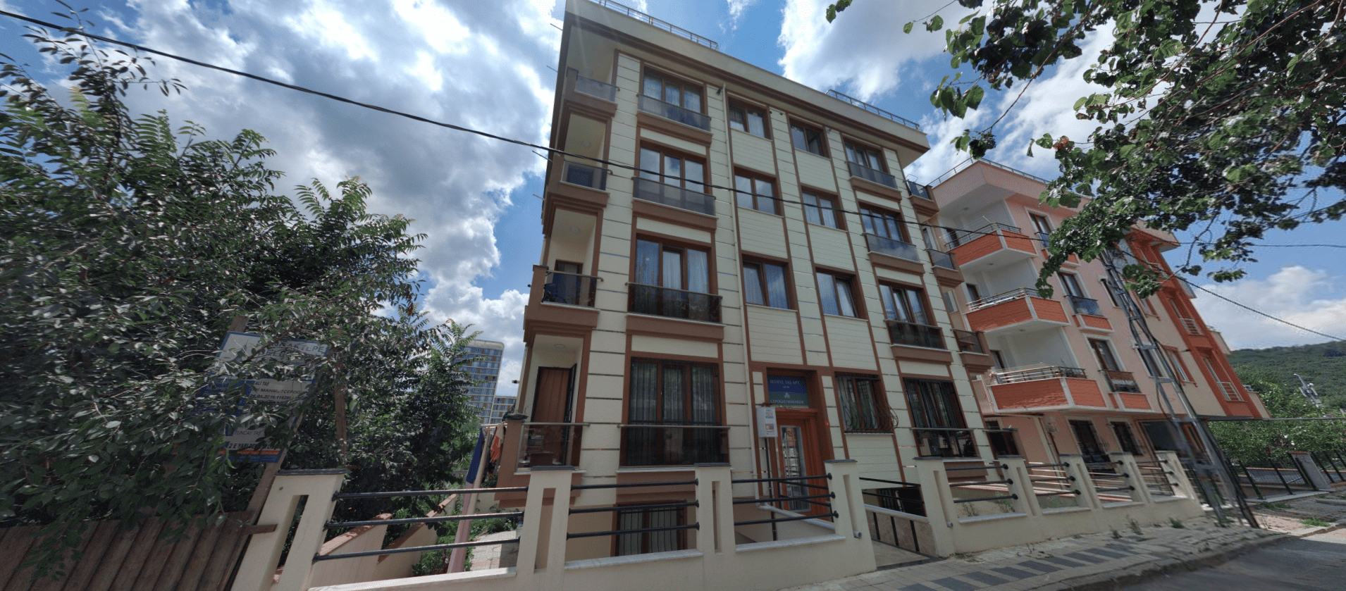 Sediye Taş Apartmanı